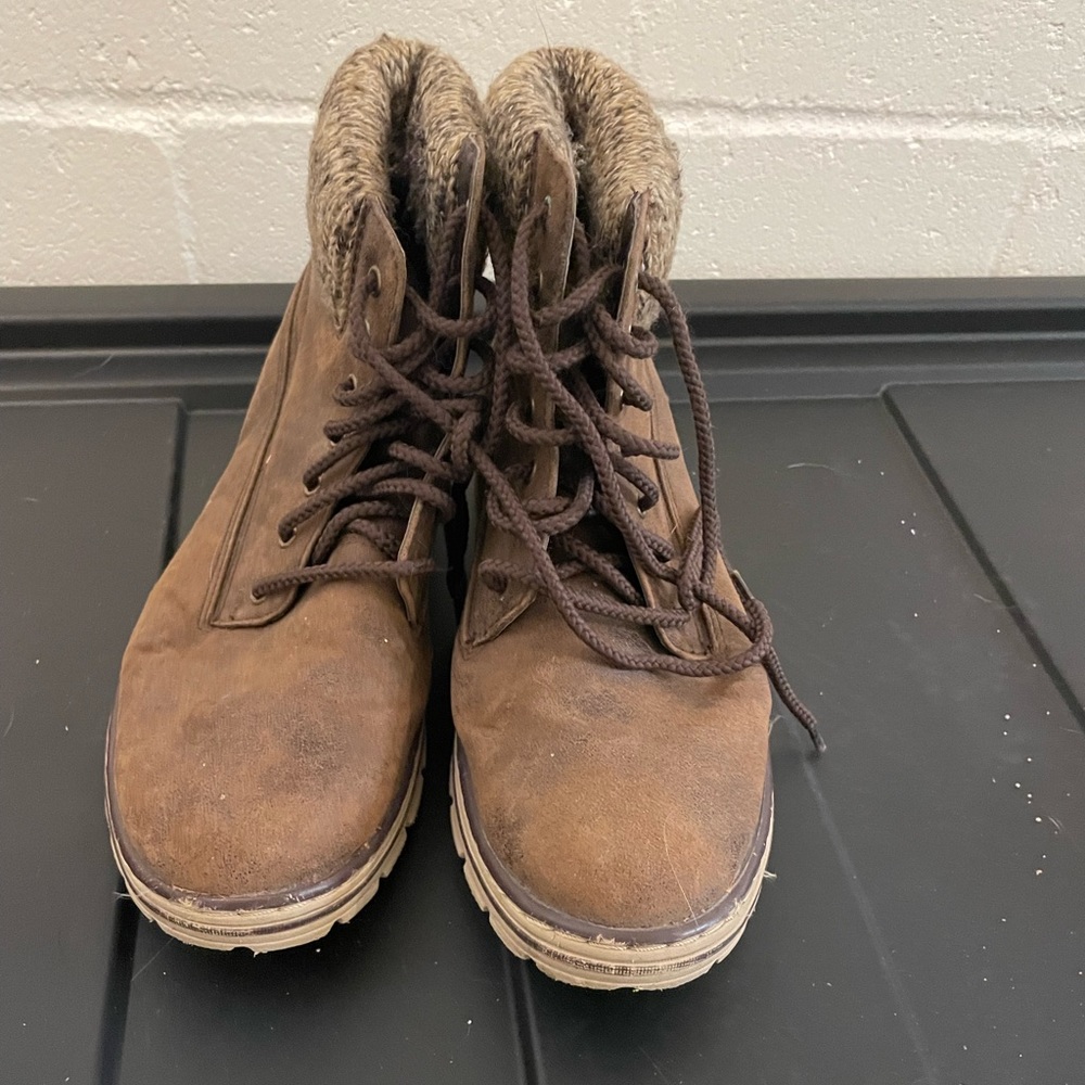 Lace up women’s boots